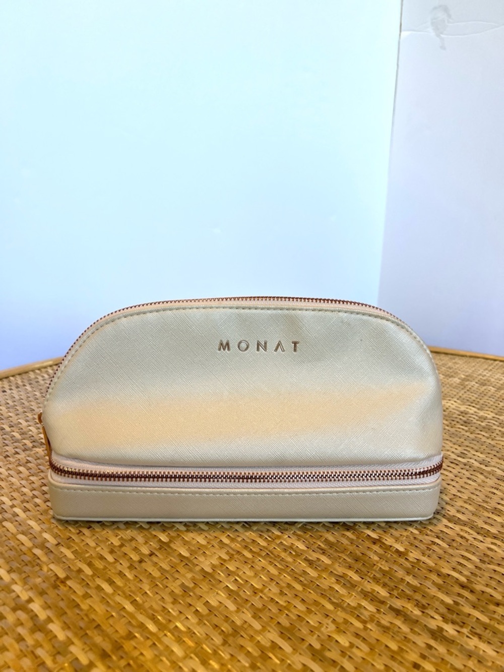 MONAT Global travel beauty cosmetic/jewelry bag rose gold zipper Lt pink cream